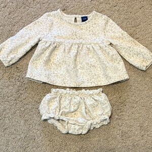 Old Navy Long Sleeve Top and Bloomers Set